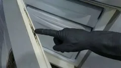 Fallo una volta sola e dimentica il problema: come pulire correttamente la guarnizione dalla muffa